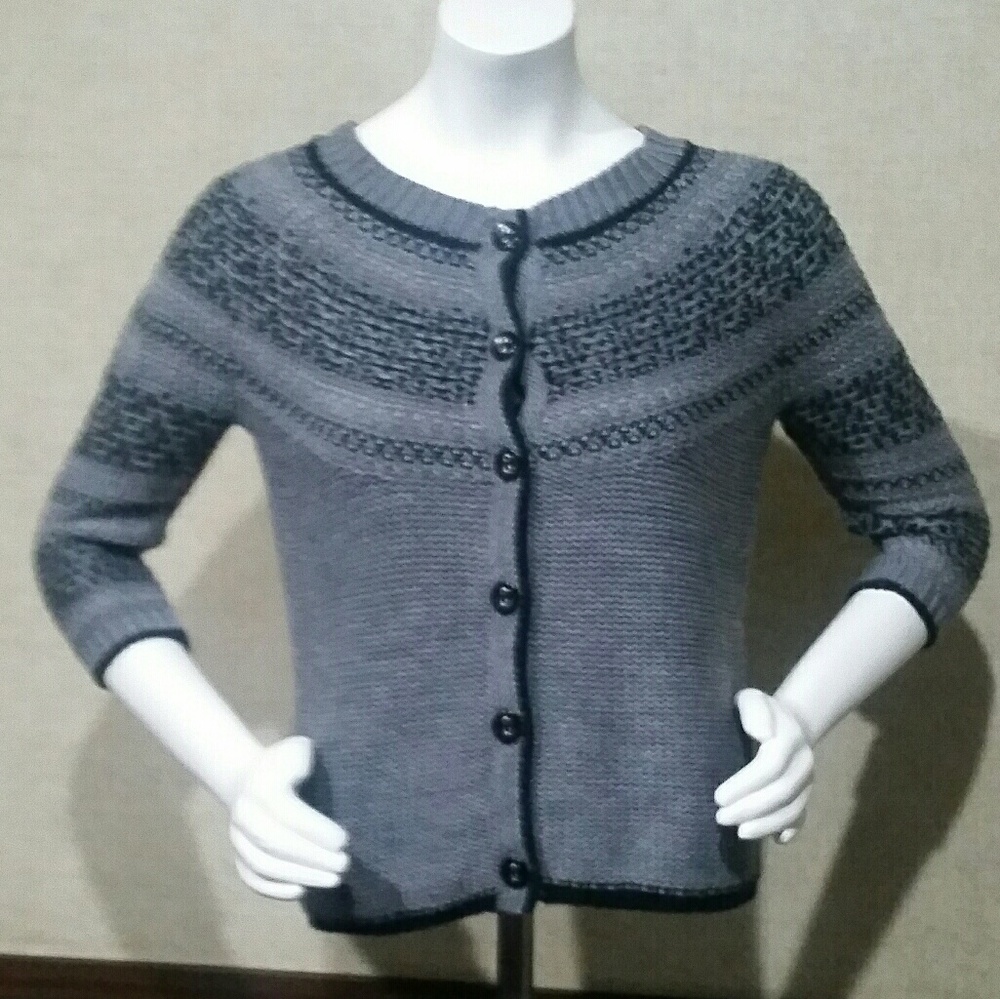 Black & Gray 3/4 Sleeve Sweater by NY & Co Size M
